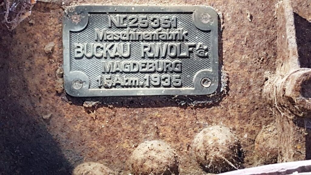 Typeplaat: Maschinenfabrik Buckau R. Wolf AG, Magdeburg, nummer 25351, 15 atmosfeer, 1935